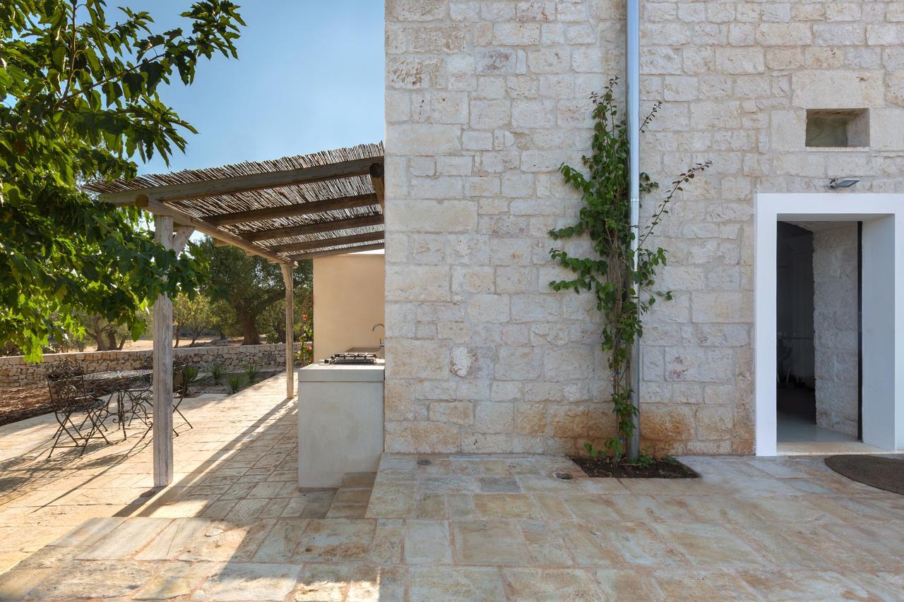 Casale Con Cipresso Villa Ostuni Luaran gambar