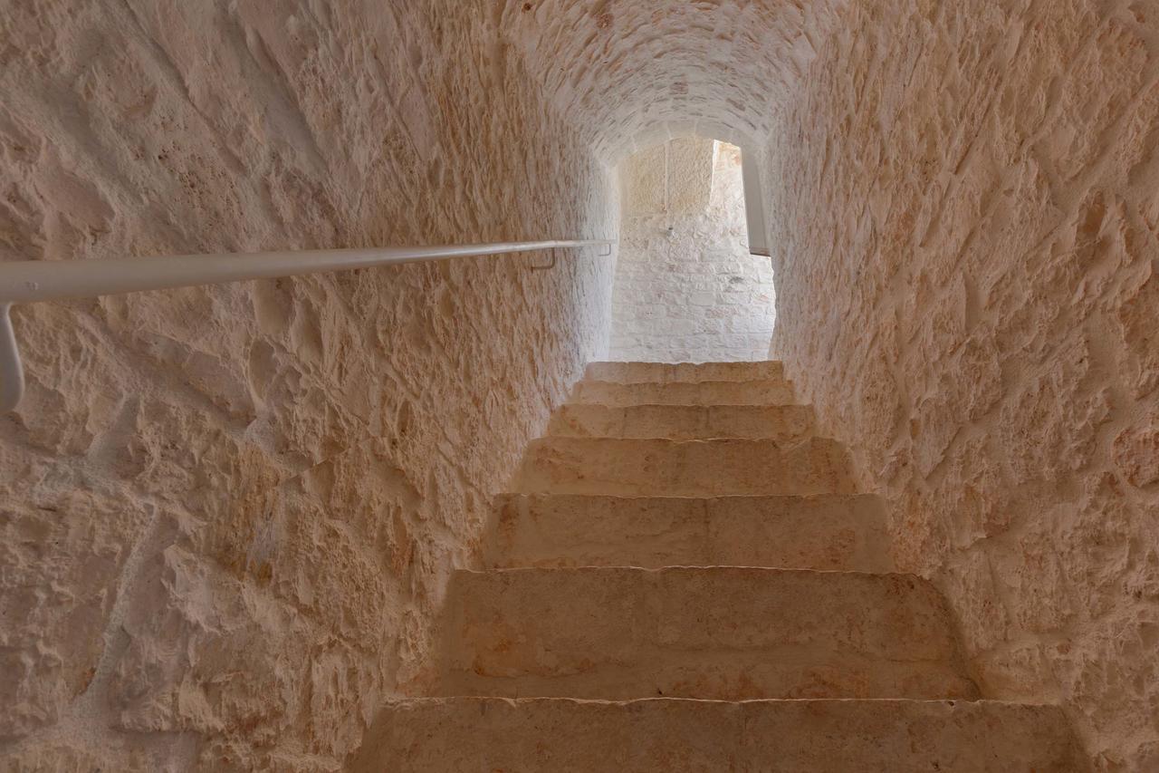 Casale Con Cipresso Villa Ostuni Luaran gambar