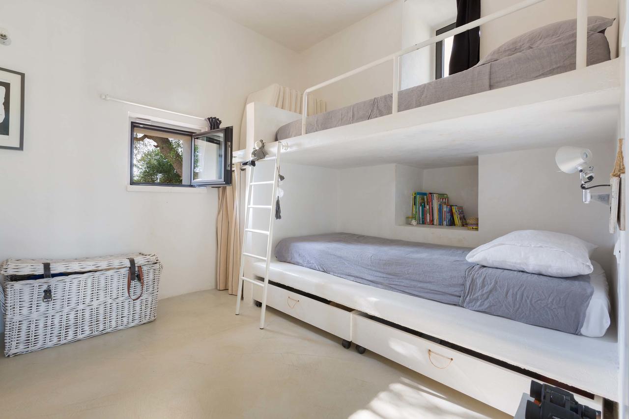 Casale Con Cipresso Villa Ostuni Luaran gambar