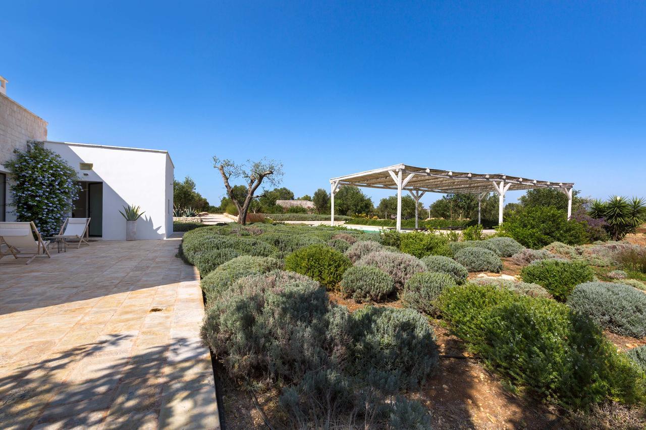 Casale Con Cipresso Villa Ostuni Luaran gambar